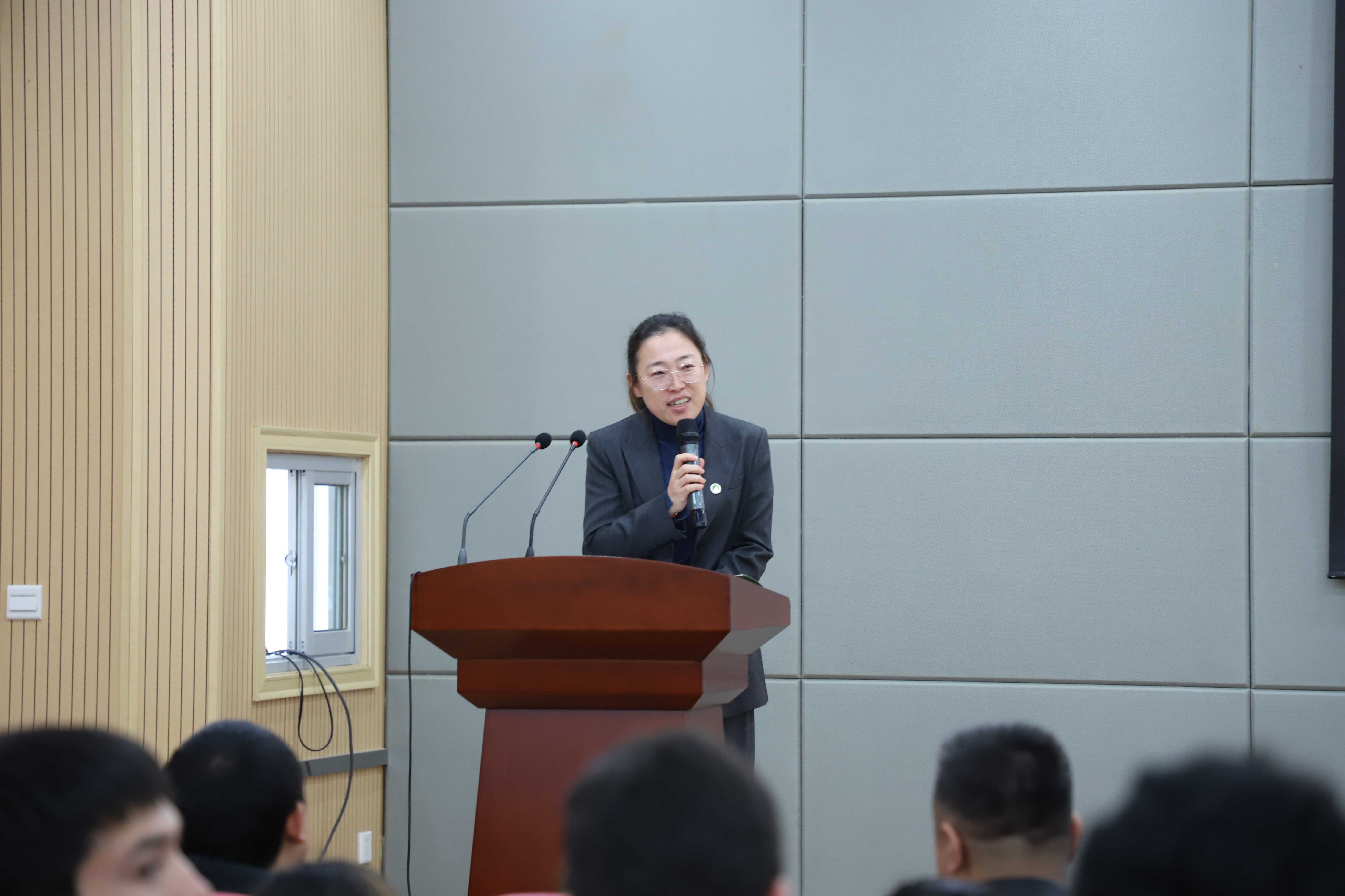 胡经理1.jpg