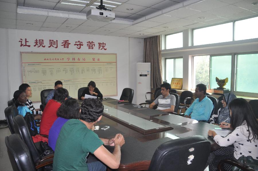 赵敏娟经理介绍学院情况.jpg
